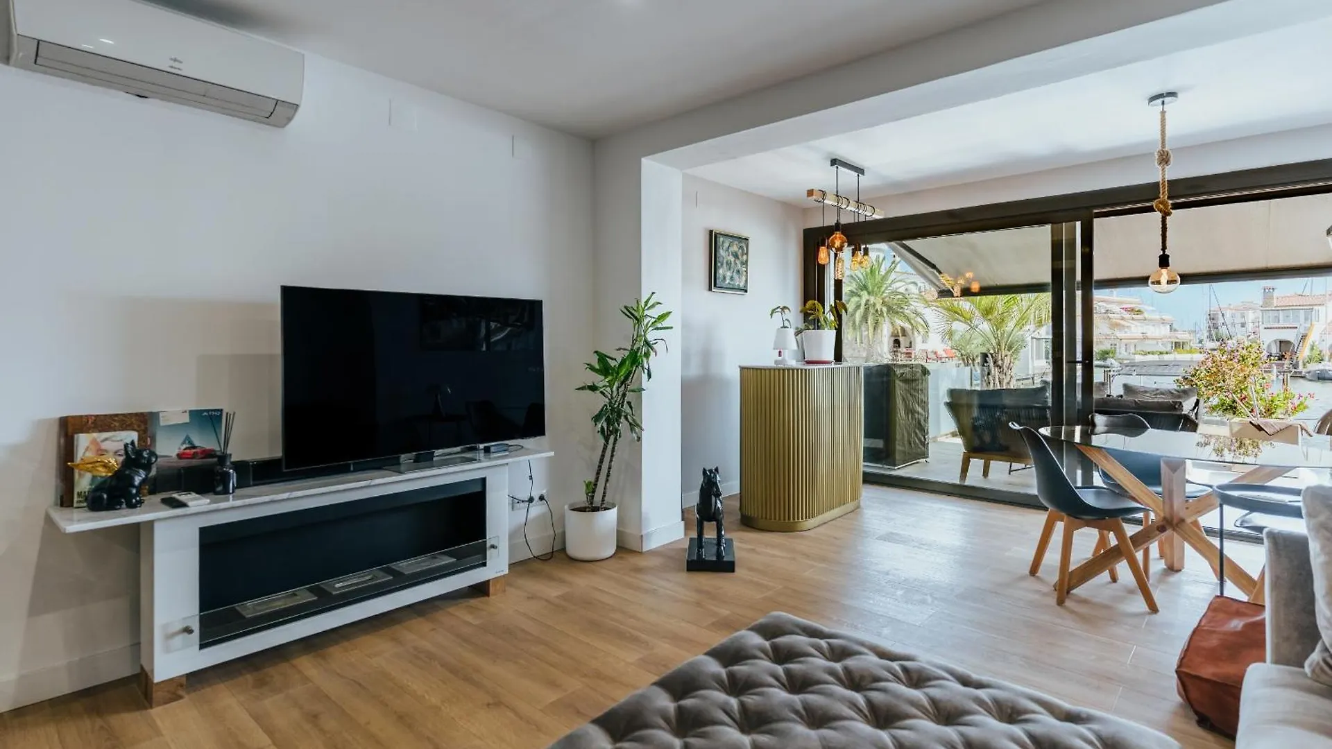 Welcs Casa Adosada 184 Emp En El Canal Empuriabrava Holiday home